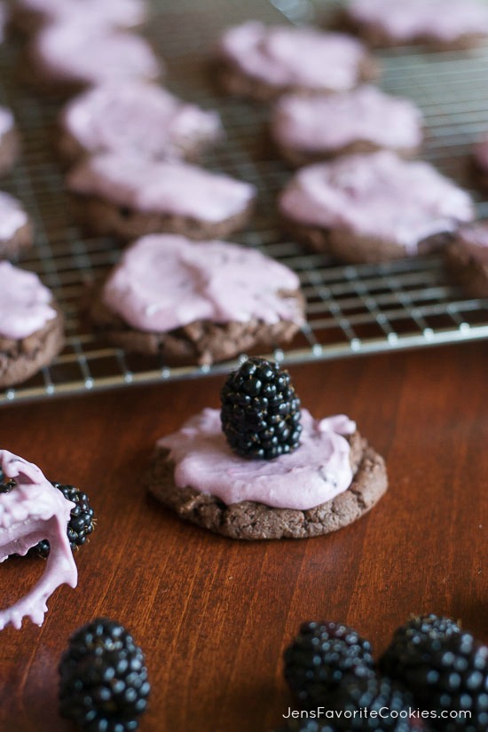 chocolate-blackberry-cream-cookies-2