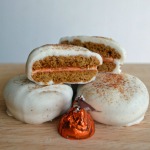 Gingersnap-Pumpkin-Spice-Sandwich-Cookies-1024x687