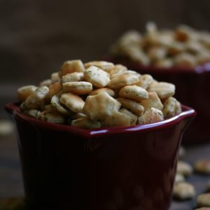 Onion Dill Oyster Crackers from JensFavoriteCookies.com  -  Great for parties, quick and easy to make!