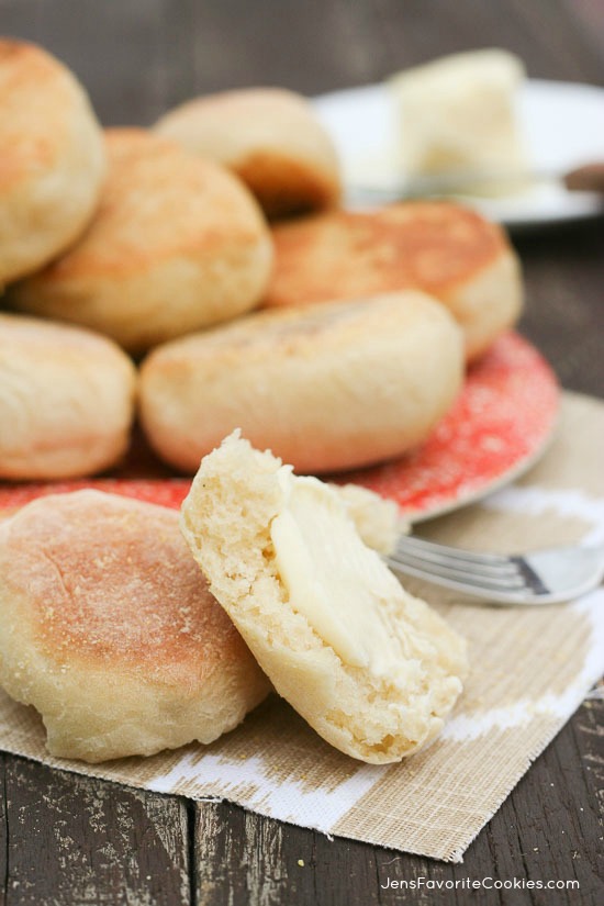 English Muffins from JensFavoriteCookies - Homemade English muffins taste so much more amazing than store bought!