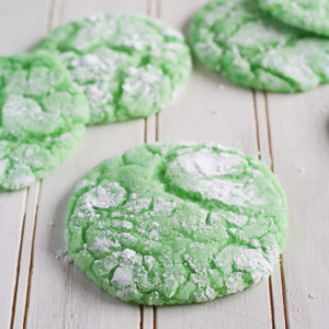 Mint Crinkles from JensFavoriteCookies - a fun and easy way to customize your cake mix cookies!